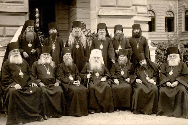 Архијерејски сабор РПЗЦ 1932. године, свети Серафим Собољев стоји трећи с лева