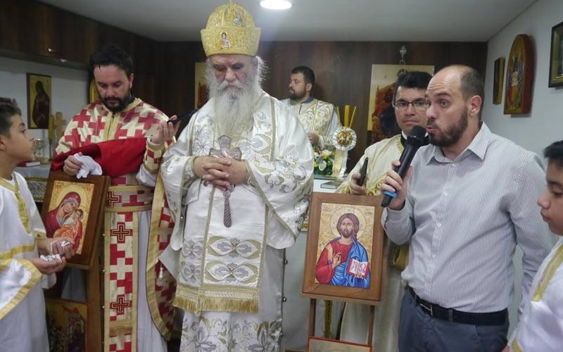 богослов др Марјан Алексић преводи митрополита Амфилохија њеховој пастви на шпански 