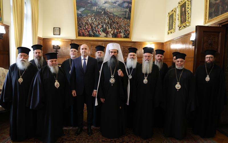 председник Бугарске Румен Радев у посети Синоду Бугарске православне цркве након своје победе на изборима