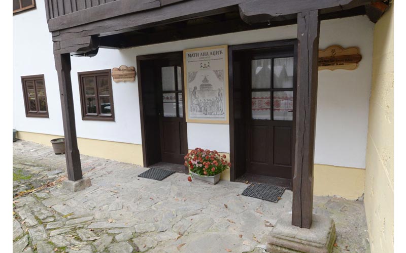 Спомен-соба Мати Ане и Сретена Аџића у манастиру Враћевшница