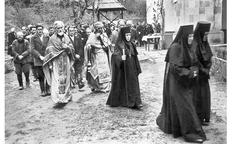 Игуманија Ана у Литијама у манастиру Враћевшница, 1960-их