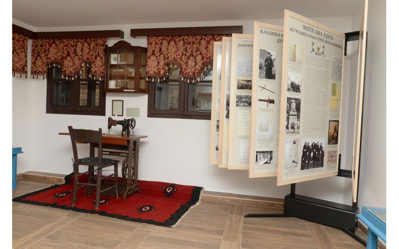 Спомен-соба Мати Ане и Сретена Аџића у манастиру Враћевшница