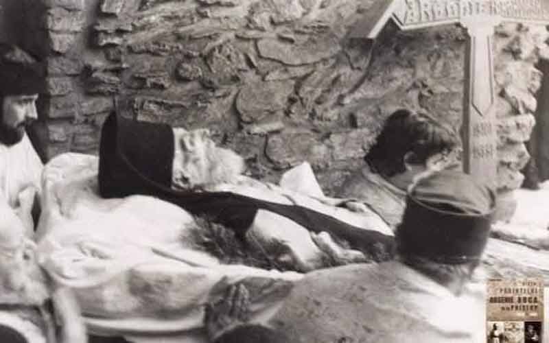 сахрана оца Арсенија Боке