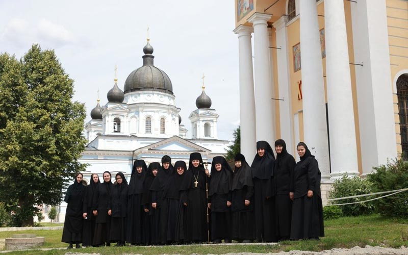 игуманија Димитрија Лукјанова са својим сестринством