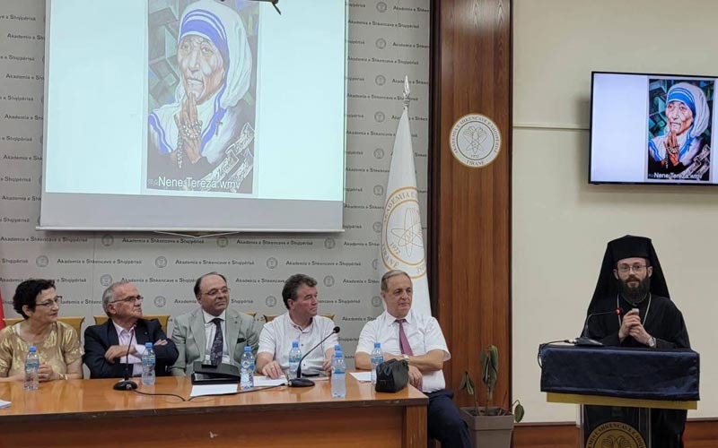 Џуфка на комеморативном симпозијуму посвећеног мајци Терези