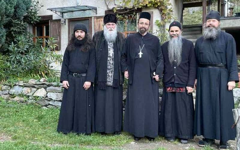 монашко братство скита игумана Гаврила Бунгеа и архимандрит Андреј Коројан