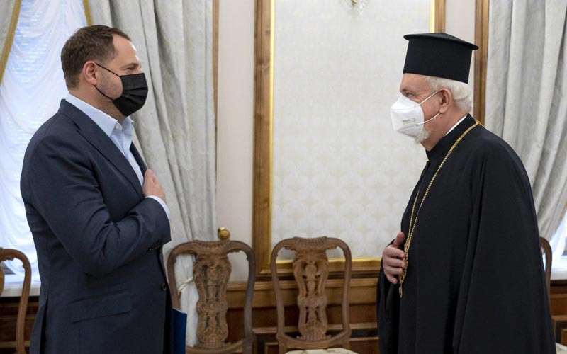 Андреј Јермак и митрополит Емануил Адамакис договарају посету патријарха Вартоломеја Кијеву 2011. године