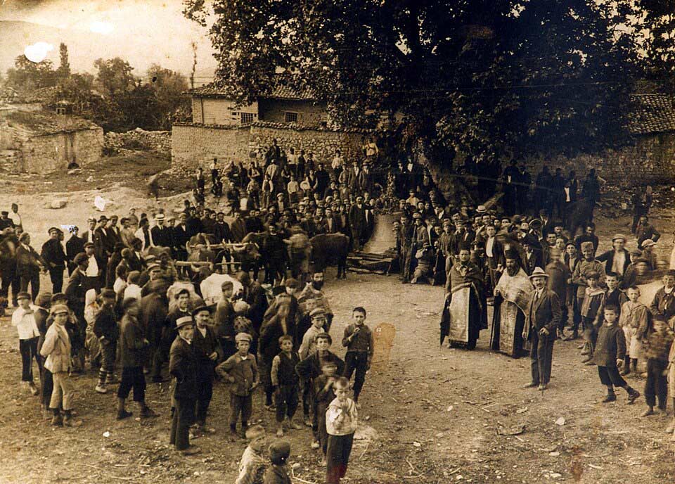 Фотографија која приказује транспорт звона за цркву Светог Климента у Охриду 1924. године — поклон Михајла Пупина; инвентарни број 600, збирка „Varia”.