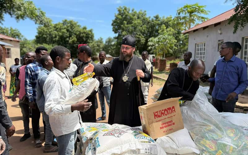 Снимка: Даряване на хуманитарна помощ на гладуващите в Малави (февруари 2026 г.)