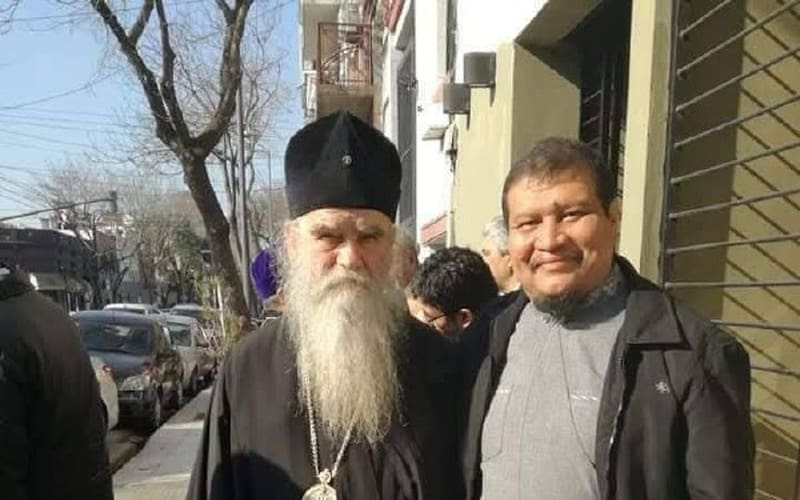 митрополит Амфилохије и свештеник Игнасио Миранда