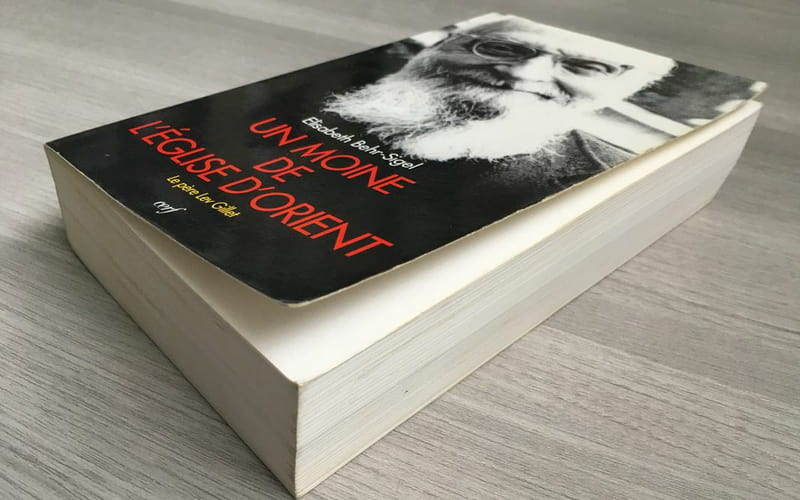 фотографија књиге Елизабет Бер-Сигел, Лев Жилет, „Mонах Источне цркве“