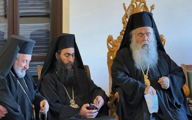 смењени пафоски митрополит Тихик и архиепископ Георгије