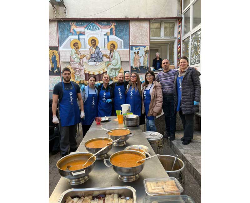 ВДС волонтери у црквеној кухињи