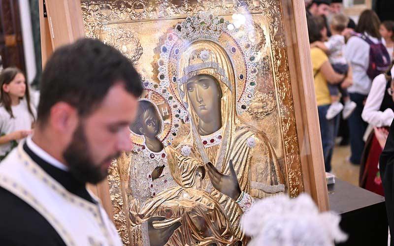 Дочек преписа иконе Богородице Тројеручице у Бар, фотографија Дејана Бурсаћа, Митрополија црногорско-приморска