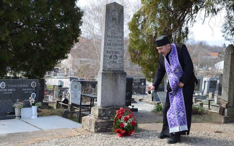 Парастос на гробу Светозара Марковића у Јагодини, фото: Јагодинска гимназија