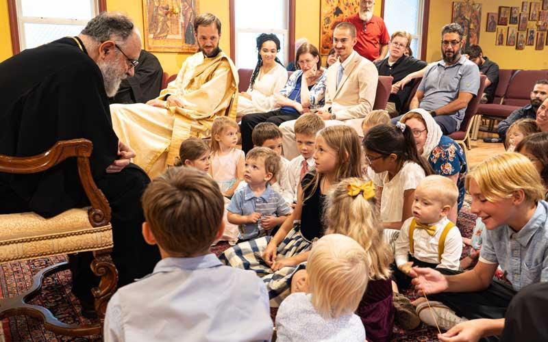 Митрополит Сава (Испер) са децом