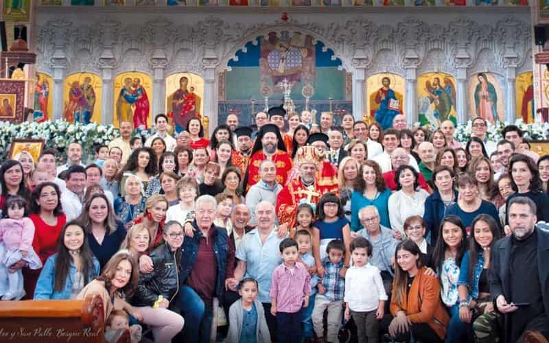 митрополит Игнатије Сааман са народом