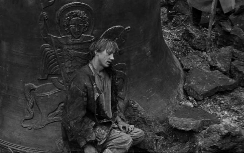 сцена из филма Андреј Рубљов од Тарковског, откривање звона