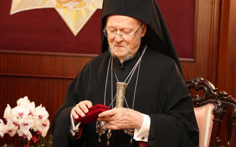 патријарх Вартоломеј са додељеним орденом светог Јована Рилског