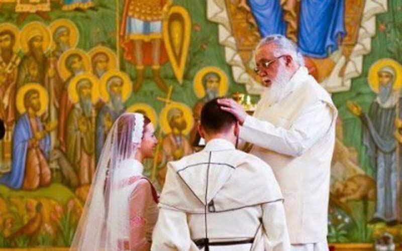 патријарх грузијски Илија венчава 