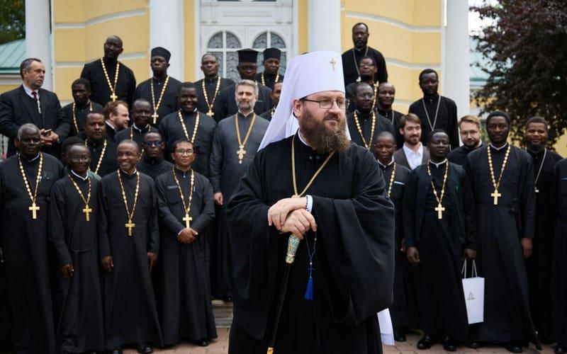 митрополит Константин са архијерејским намесницима Патријаршиског егзархата Африке у Москви 2026. године