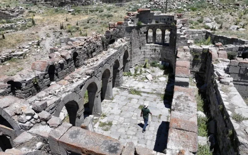 Област Хиљаду и једна црква