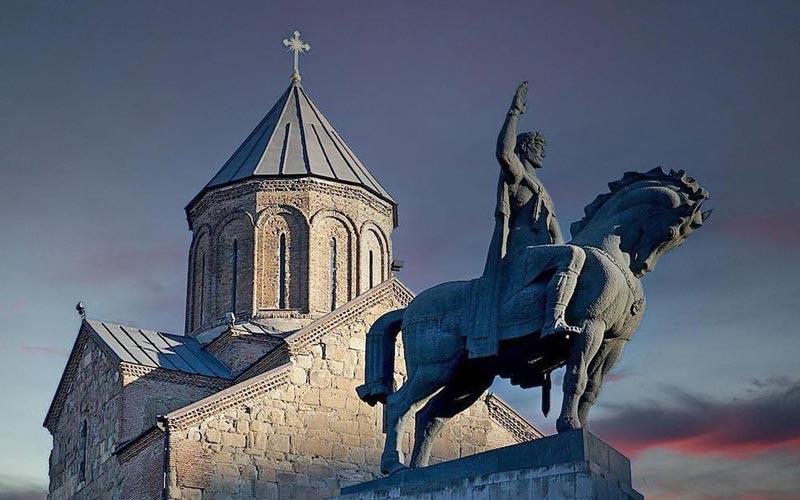 краљ Вахтанг Горгасали, оснивач Тбилисија, споменик у бронзи